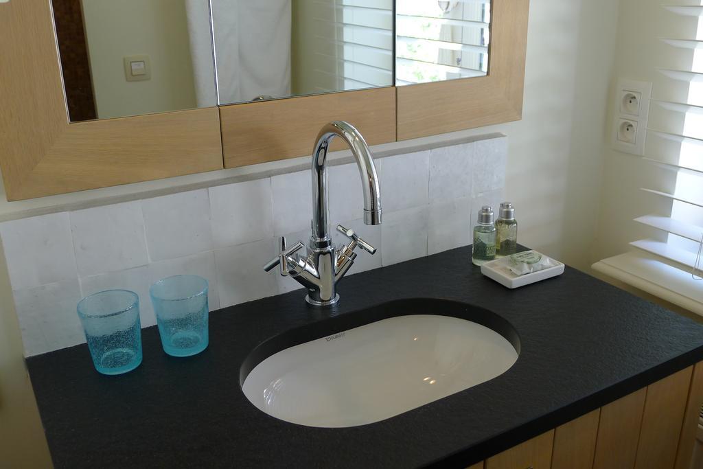 The Herring'S Residence - Stylish Private Cottage With Breakfast In Historic Center - Adults-Only Брюж Стая снимка